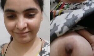 Beautiful Pakistani Girl Boobs Shown On Video Call